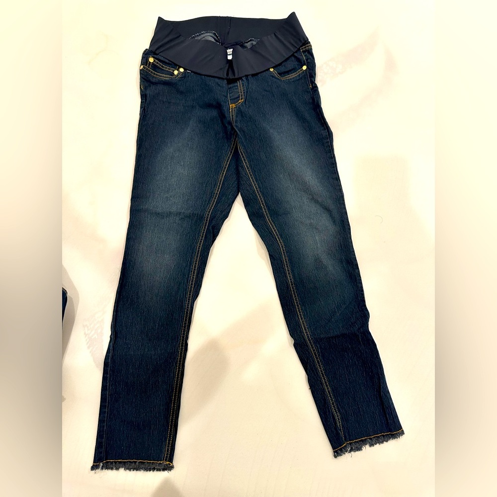 Mom jeans, brand new. Never worn. I have 2 of the same ones
